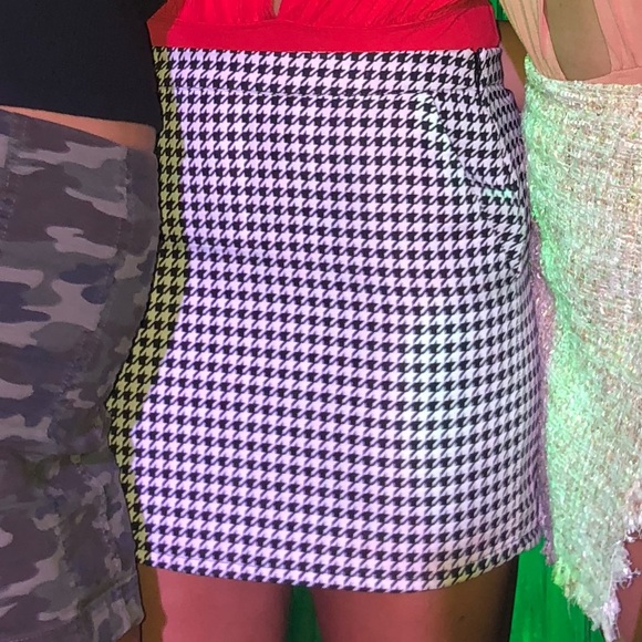 F21 Checkered Skirt - Picture 2 of 4